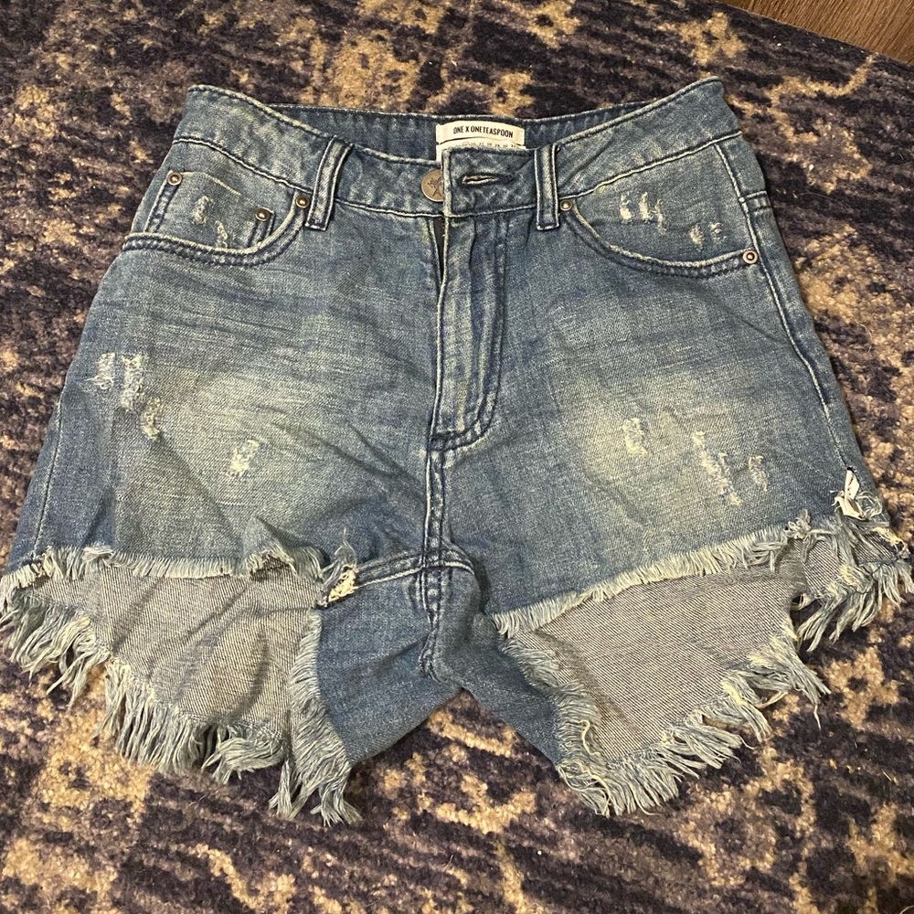 High waisted and relaxed fit! Worn twice.
